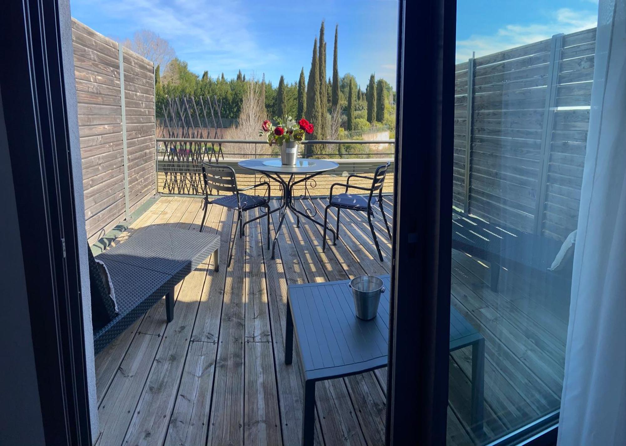 Les Terrasses D'Aix - Studio Avec Grande Terrasse Privee เออกีส์ ภายนอก รูปภาพ