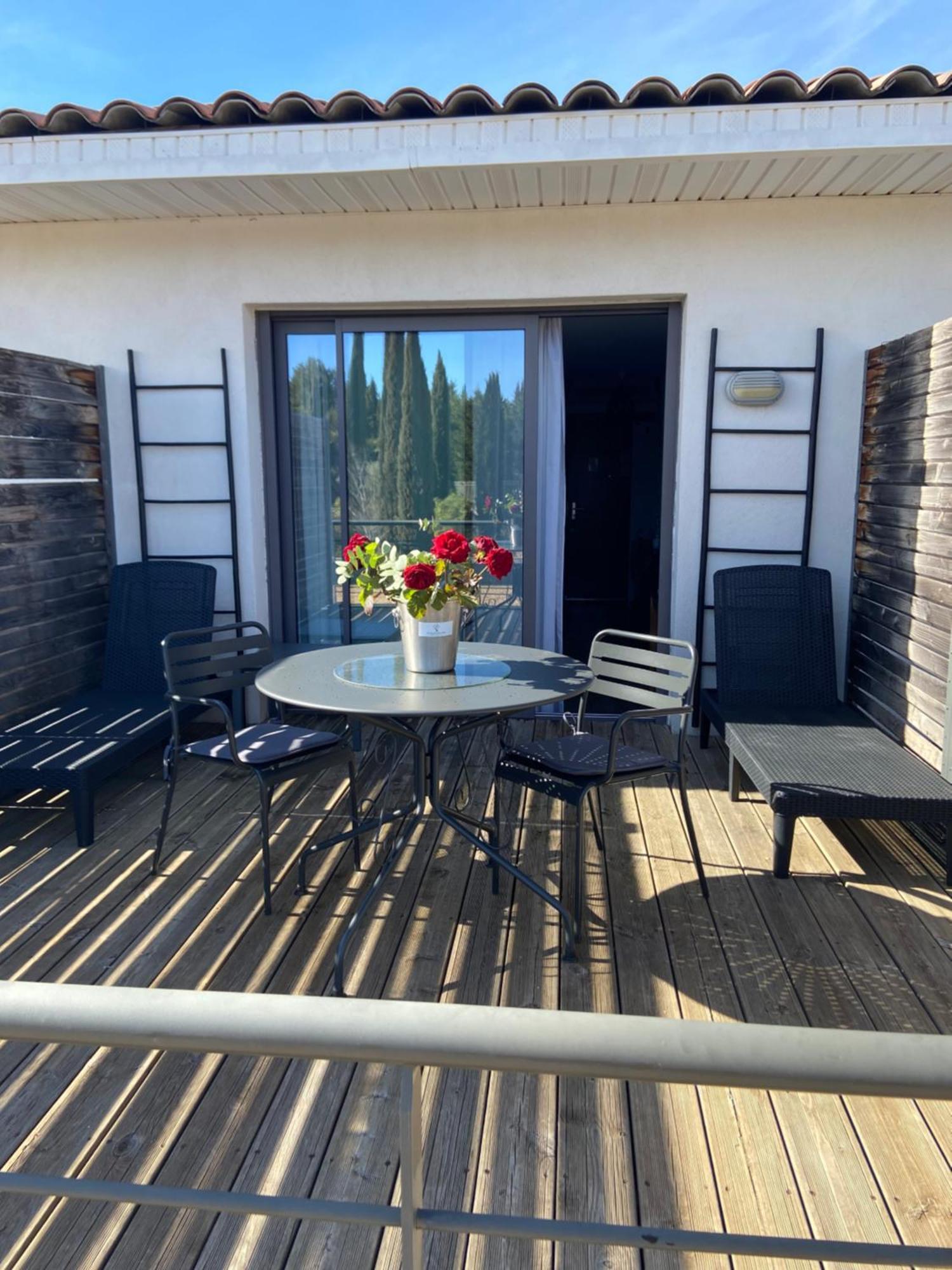 Les Terrasses D'Aix - Studio Avec Grande Terrasse Privee เออกีส์ ภายนอก รูปภาพ